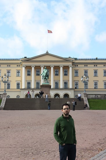 Official Norwegian Building with Guards